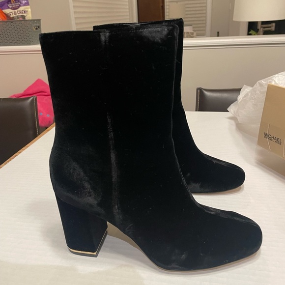 MICHAEL by Michael Kors Ursula Bootie in black velvet. - Picture 6 of 7